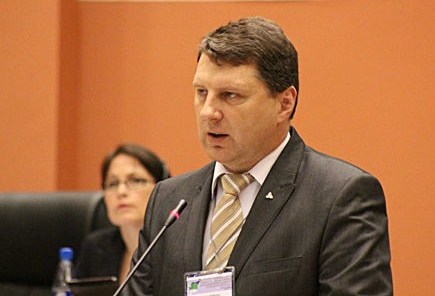 Müdafiə naziri Bayraq Meydanında